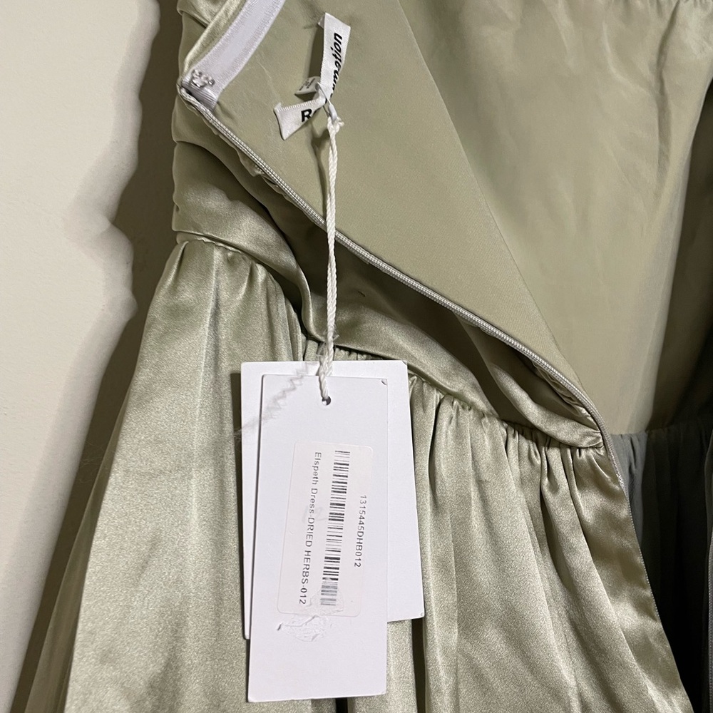 Reformation Elspeth Dress in Dried Herbs - Picture 7 of 10